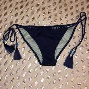 NWOT Victoria’s Secret Tie Crochet Bikini Bottoms